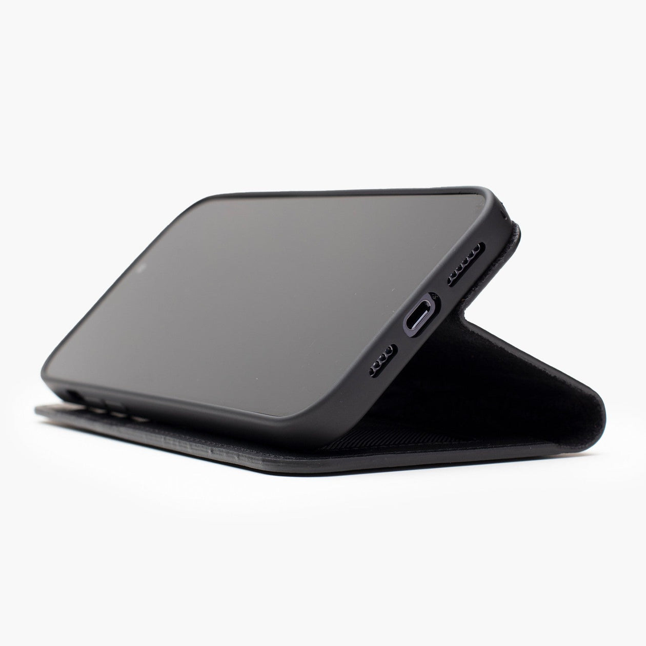Wachikopa leather Classic iPhone Case for iPhone 16e Black