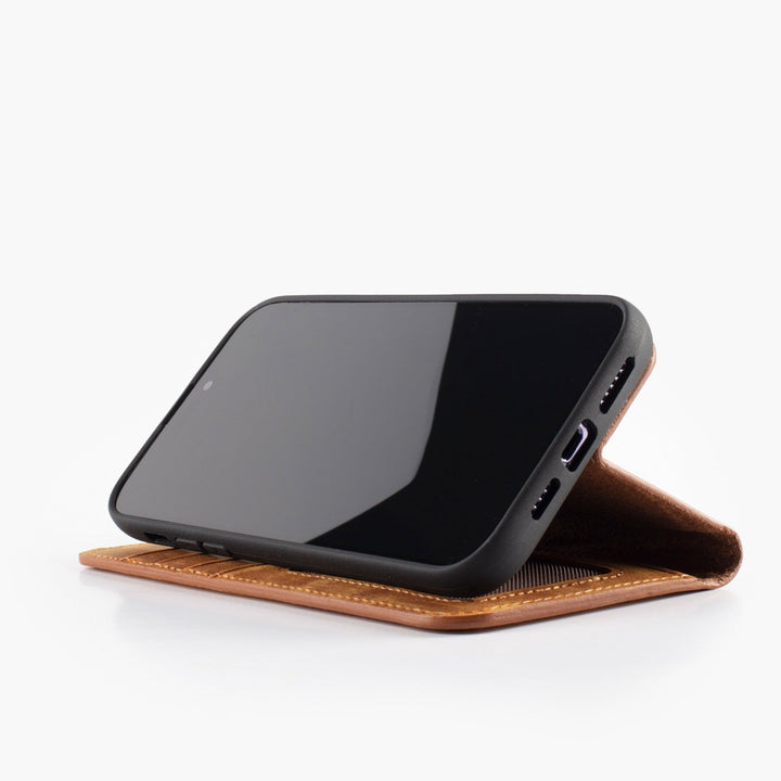 Wachikopa Leather Magic Book Case 2 in 1 for iPhone 16e Brown