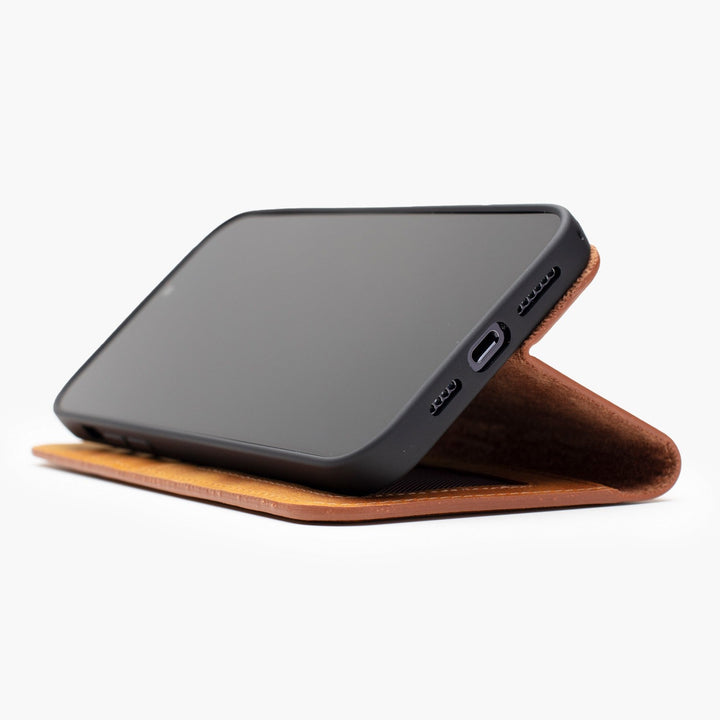 Wachikopa leather Classic iPhone Case for iPhone 16 Brown